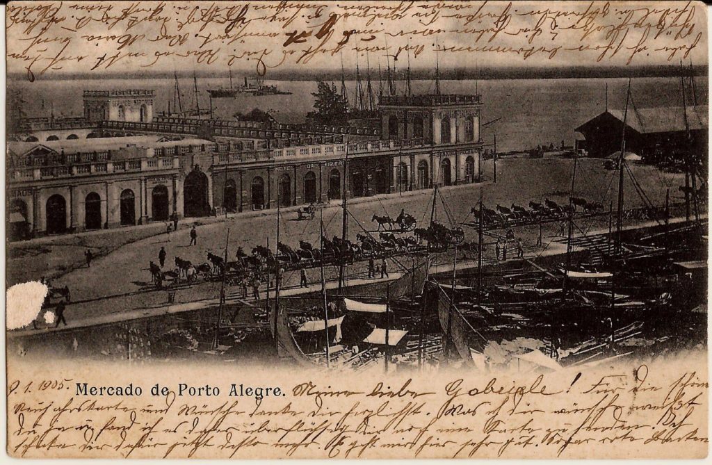 O Mercado Público de Porto Alegre em 1905. Coleção de postais da Família Voigt. 