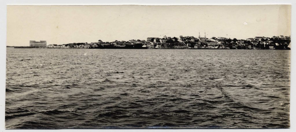 Porto Alegre vista do Guaíba. Fotografia de Virgílio Calegari, final do século XIX ou início do século XX. Fotografia 178f da Fototeca Sioma Breitman do Museu de Porto Alegre.